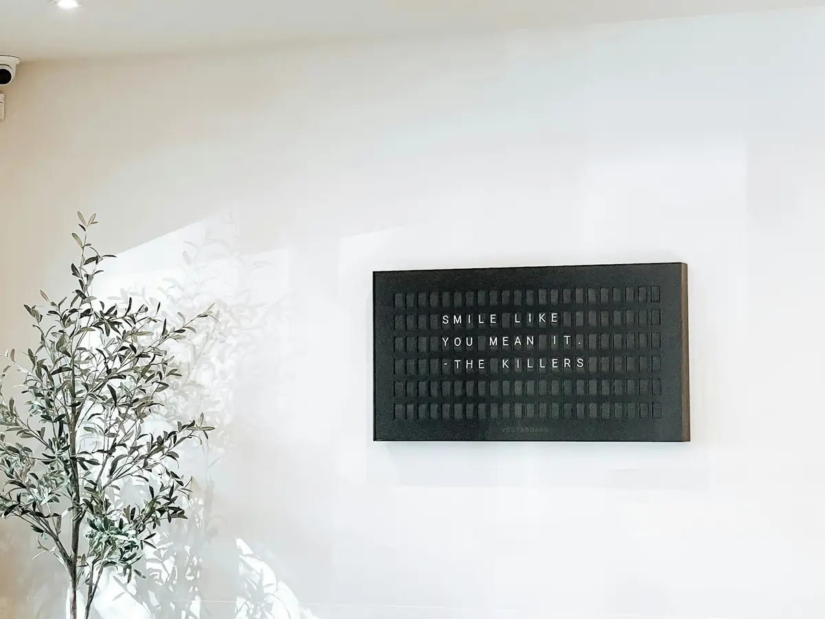 밝은 대기 공간